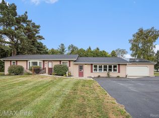 4010 Parker Rd, Fort Gratiot, MI 48059