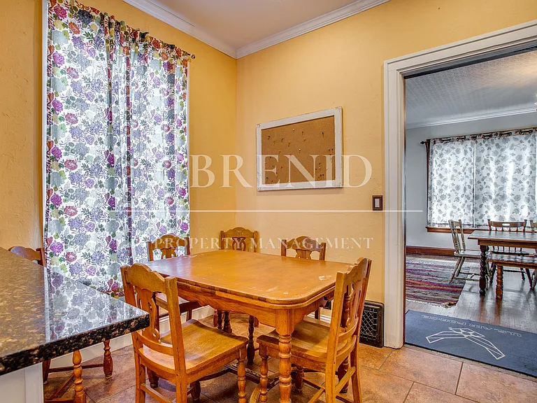 1214 W Maine St — Photo 17