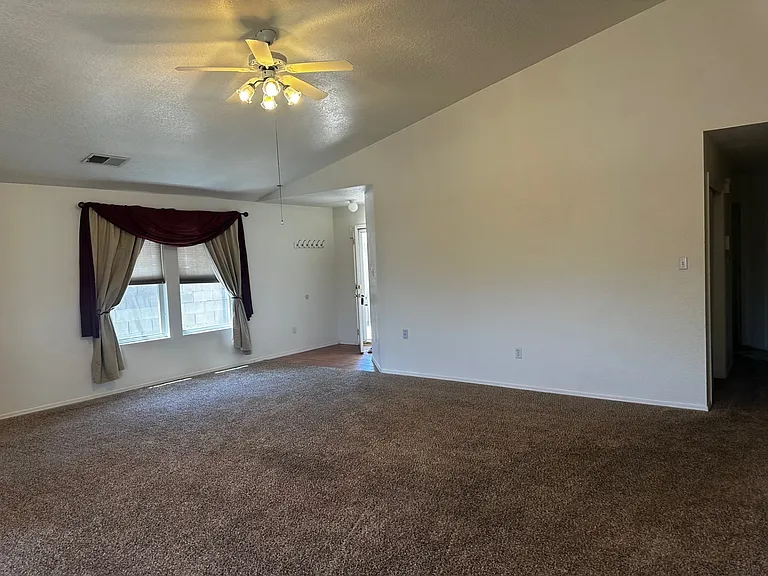 504 Leeward Dr NW — Photo 3