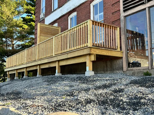 2 Bartlett St #9, Suncook, NH 03275