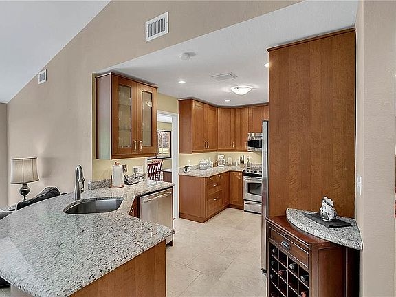 5th image of 6639 Parson Brown Dr