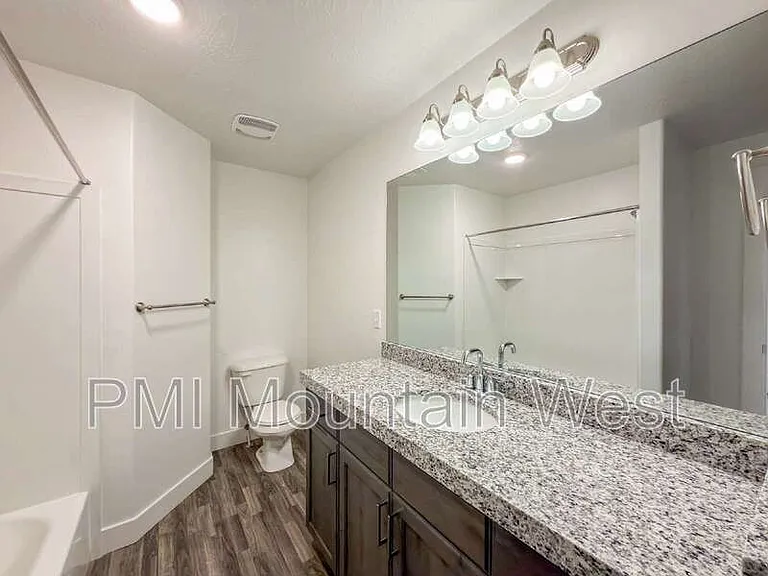 4924 E Breezy Patch Rd — Photo 17