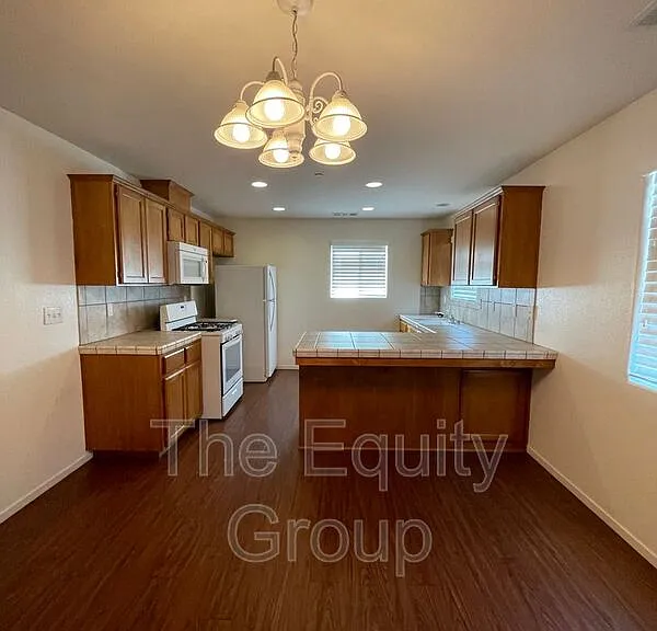 2218 W Lark Ave — Photo 22