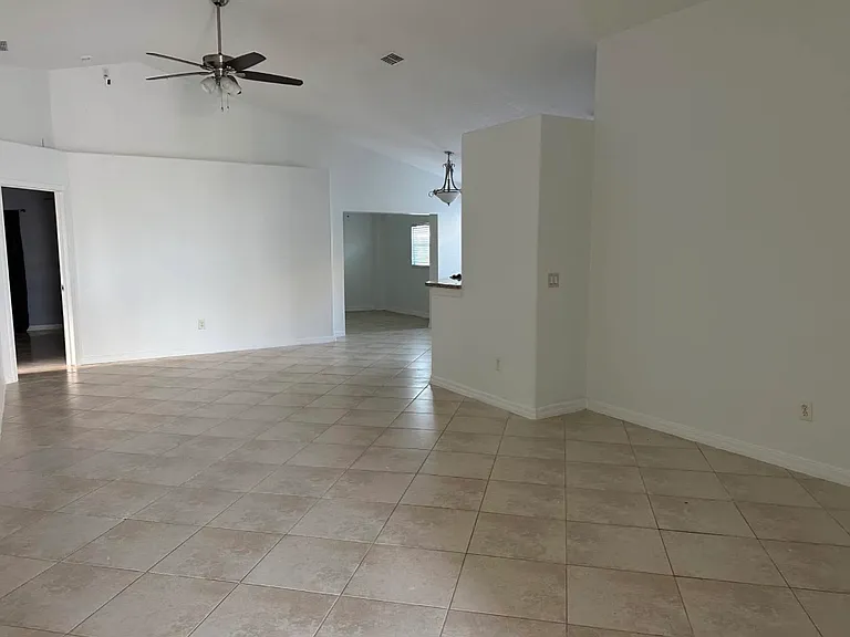 160 Sura Blvd — Photo 2