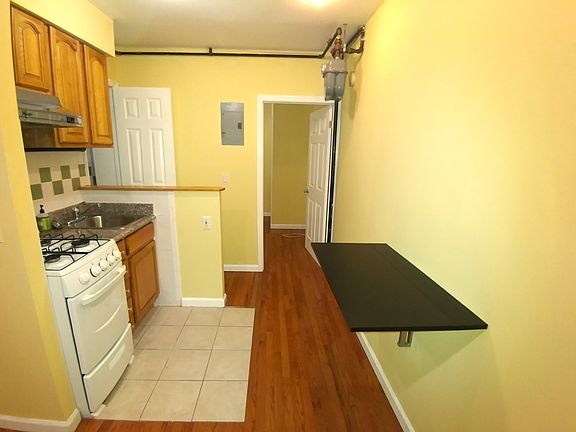 3rd image of 58 Henry St APT 8
