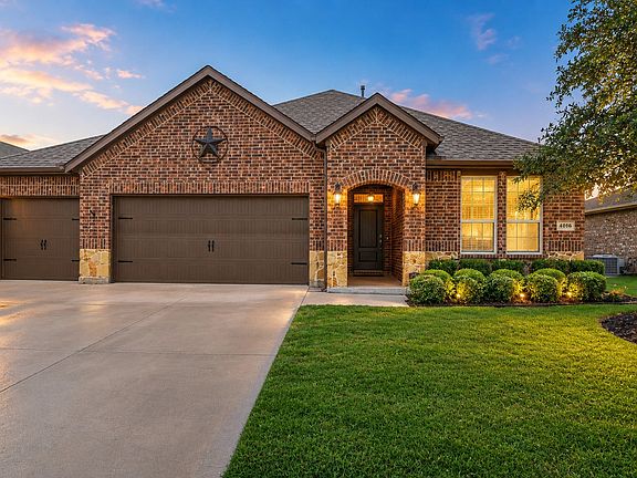 2nd image of 4016 Woodford Dr