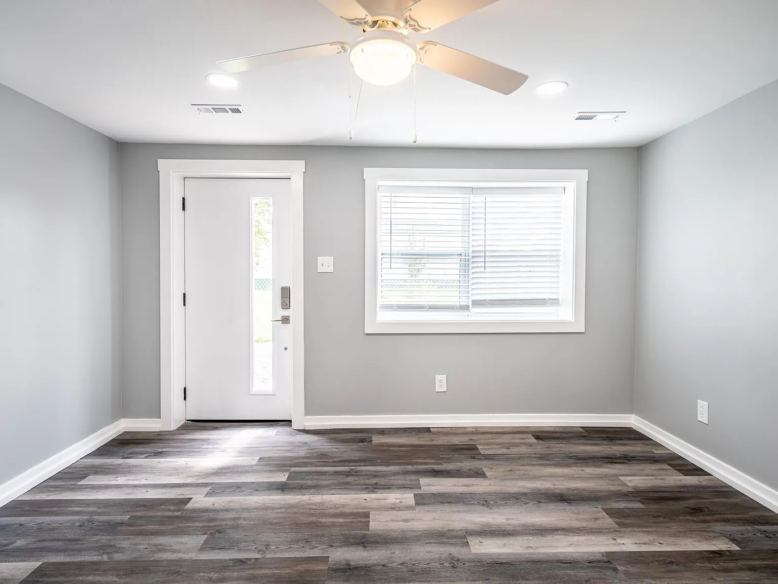 2 bed, 760 sqft, $1,309 — Photo 2