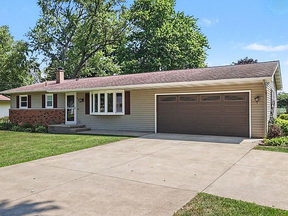 3rd image of 124 River Park Dr