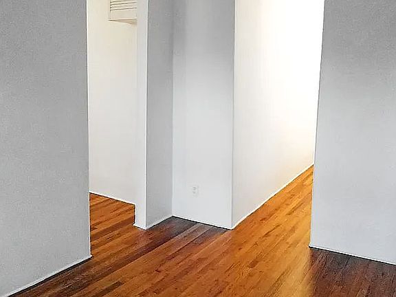 3rd image of 240 W 15th St APT 31