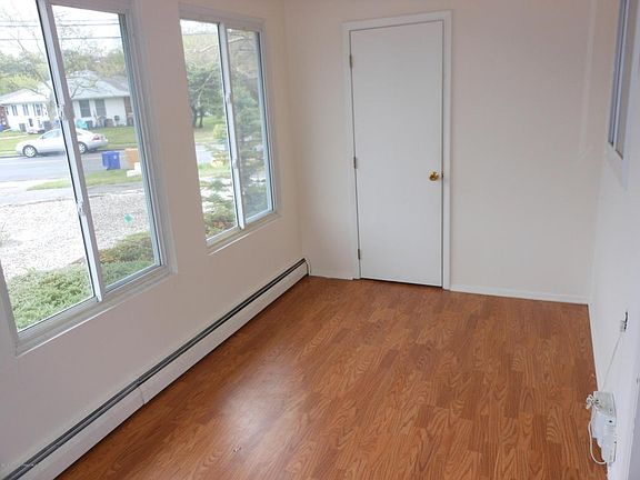 4th image of 2312 Yorktowne Blvd