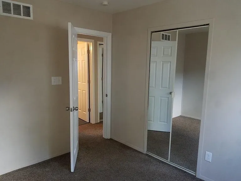 22412 Milner St — Photo 7