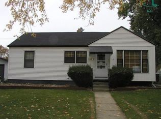 749 Chippewa St, Mount Clemens, MI 48043