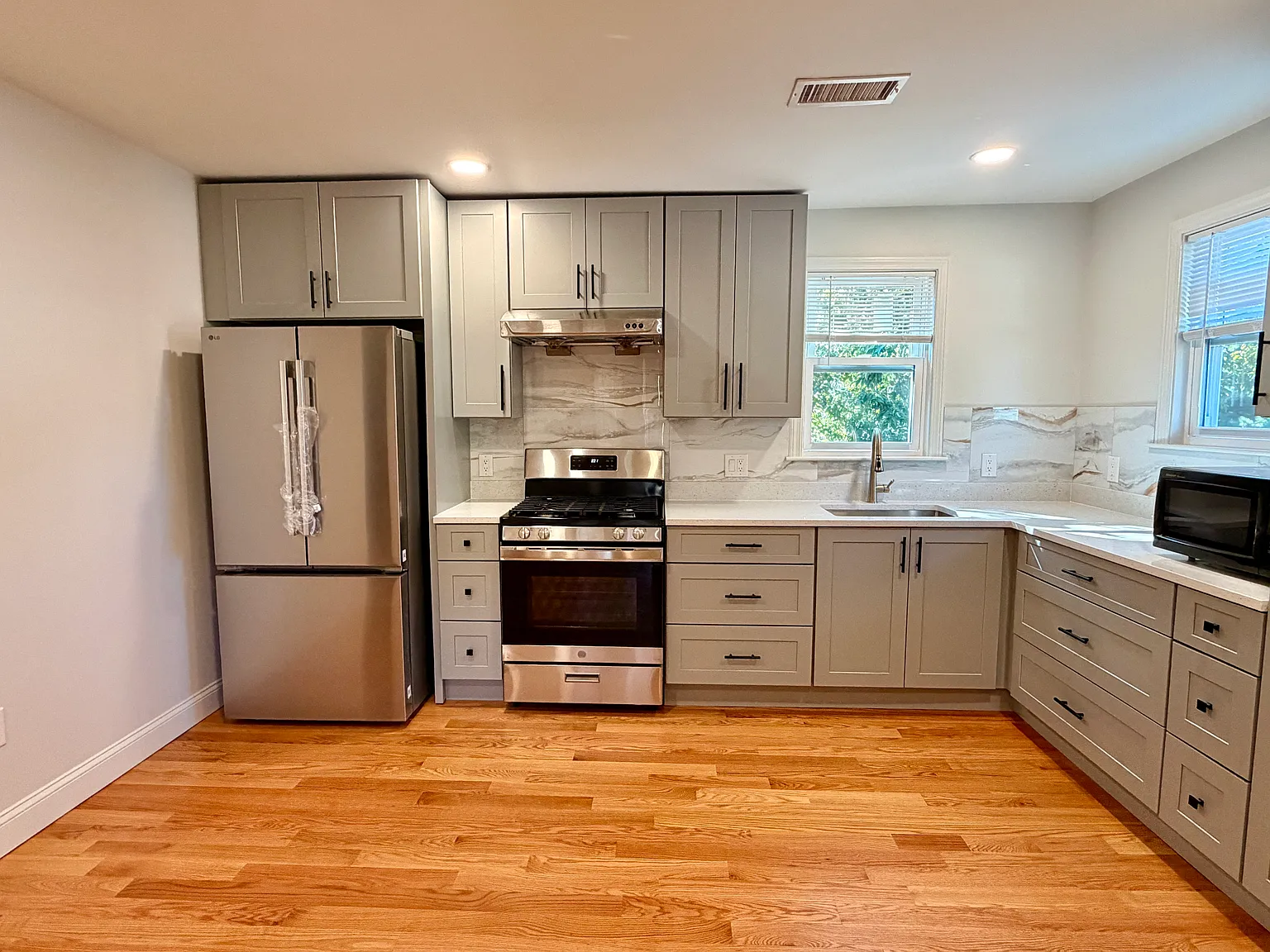 4 bed, 1400 sqft, $4,000 — Photo 3