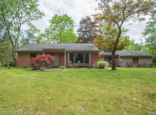 1190 E Avon Rd, Rochester Hills, MI 48307