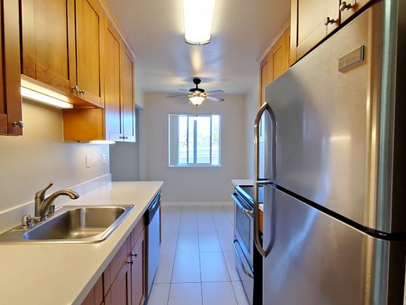 3rd image of 1114 Hopkins Ave APT 4