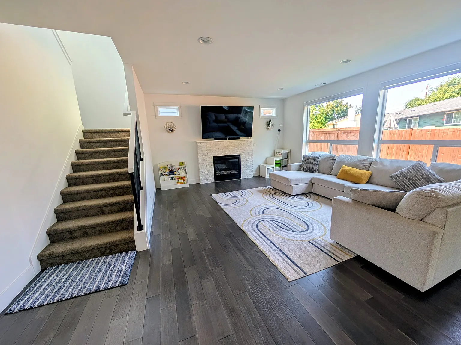 5 bed, 2818 sqft, $4,700 — Photo 4