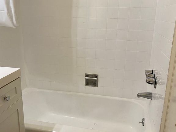 2nd image of 1807-09 N Winona Blvd #1807-4
