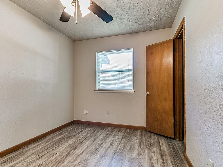 212 S Mercedes Dr — Photo 12