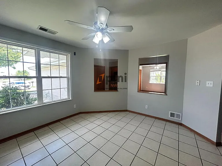 396 Golden Oak Ct — Photo 7