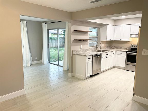 4th image of 76 Woodview Dr