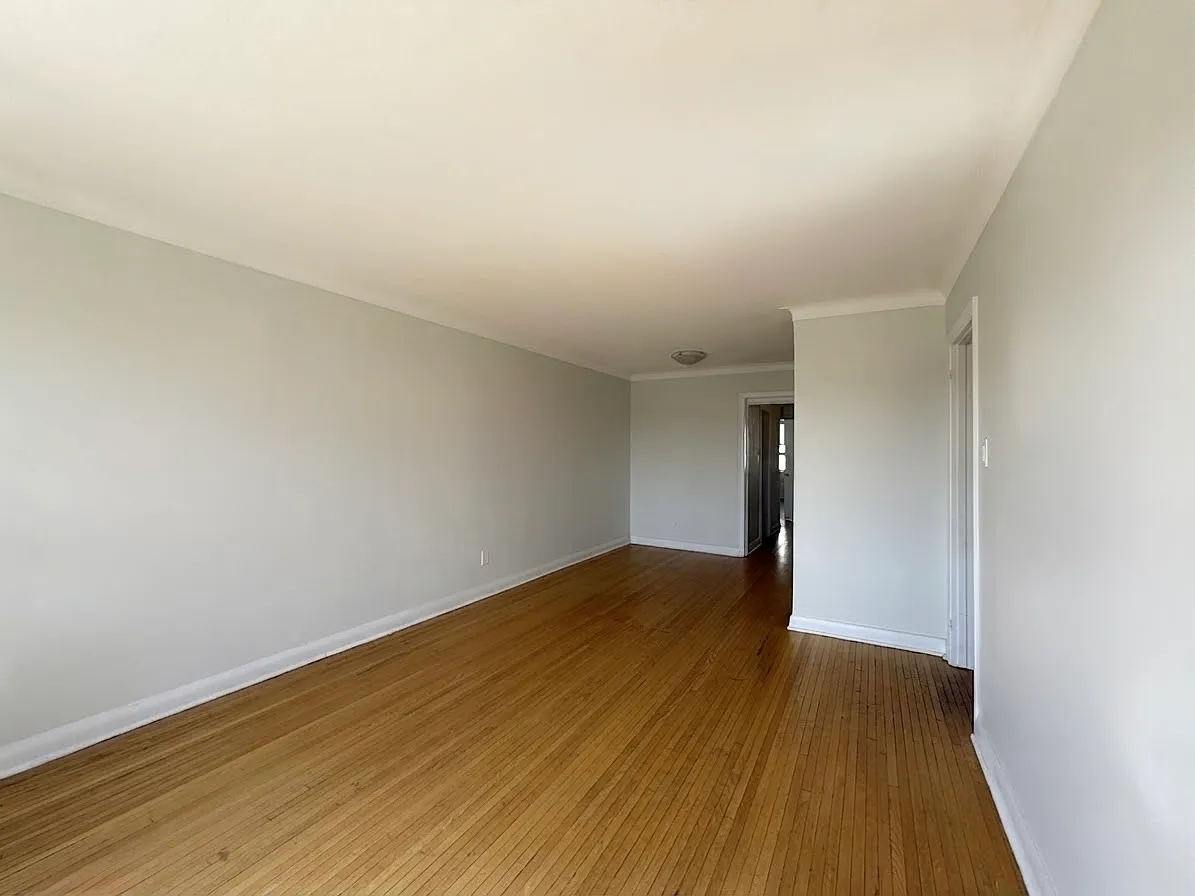 82 Lanark Ave - 2nd Floor — Photo 4