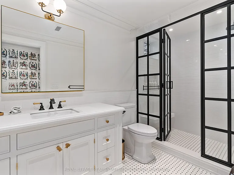 108 Sandringham Dr — Photo 33