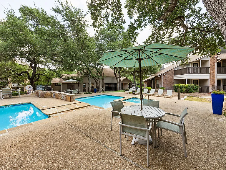 Swimming Pool w/ Outdoor Grilling Center