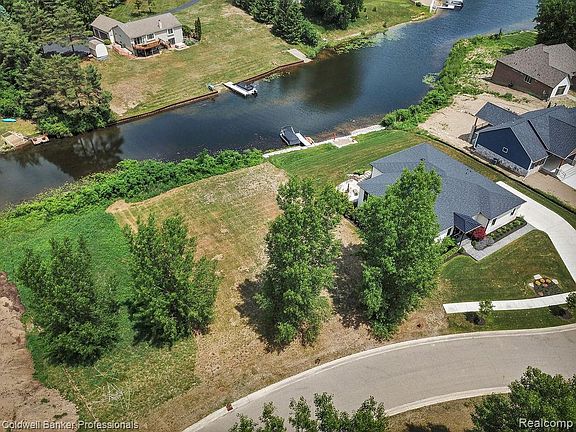 3rd image of 1932 Sandy Shores Dr