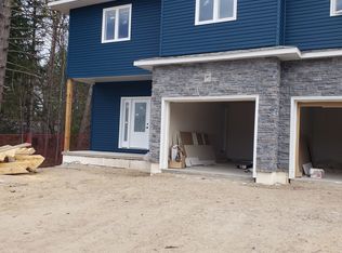 94D Frontenac Cres, Deep River, ON K0J 1P0