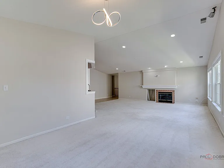 552 Saddlebrook Ln — Photo 12