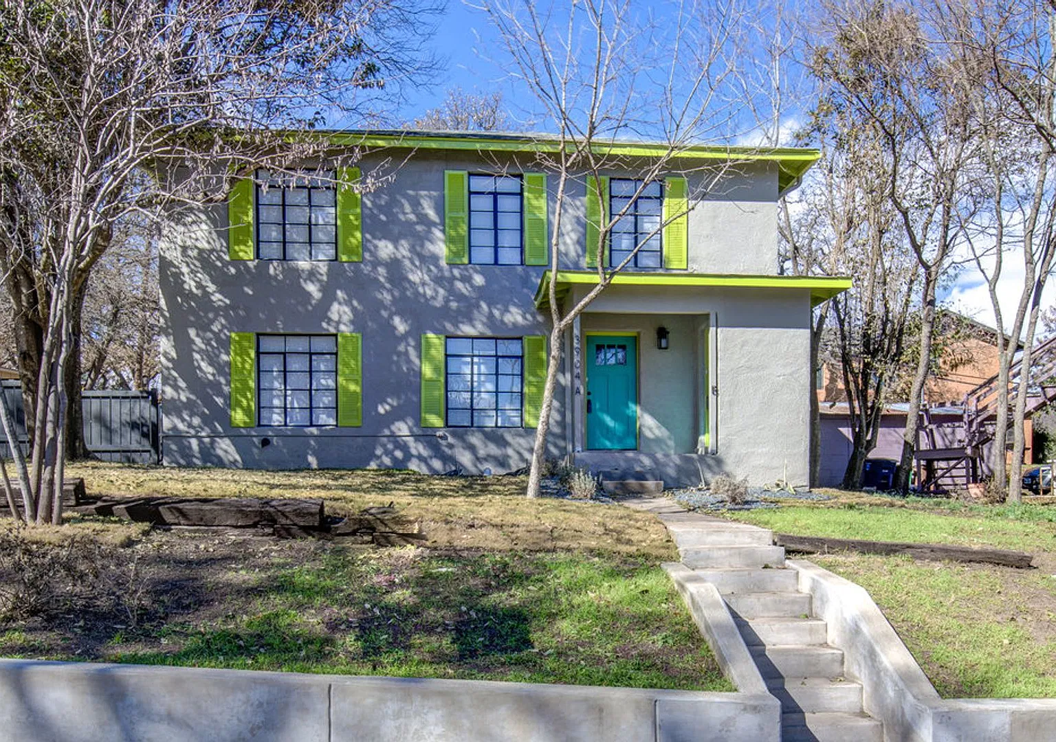 3904 Maplewood Ave — Photo 1