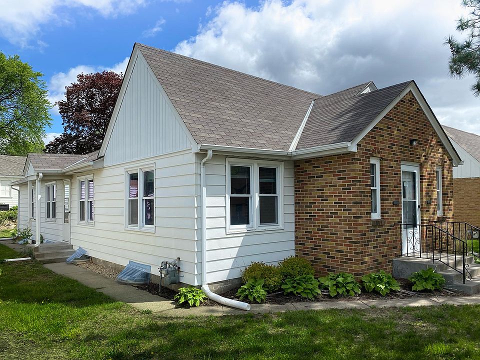 2210 is the left side of this side by side duplex. Side private entrance. Split front entry.