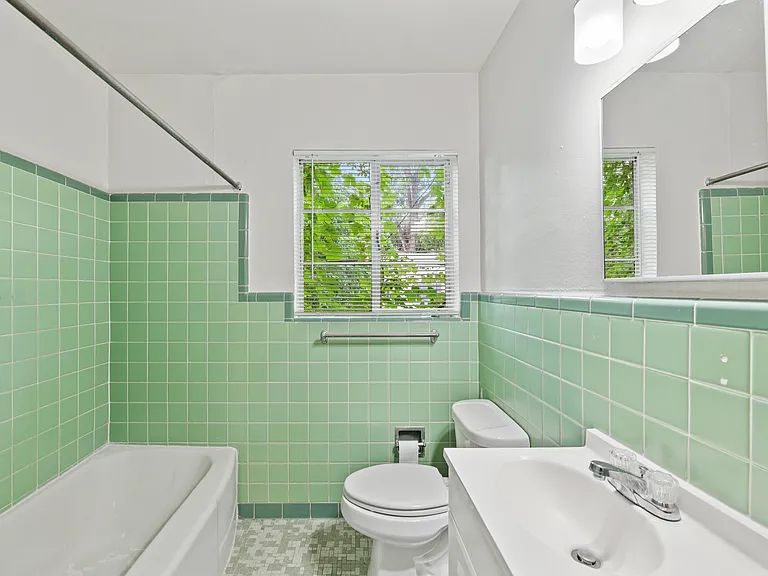417 W Gramercy Pl #2 — Photo 6