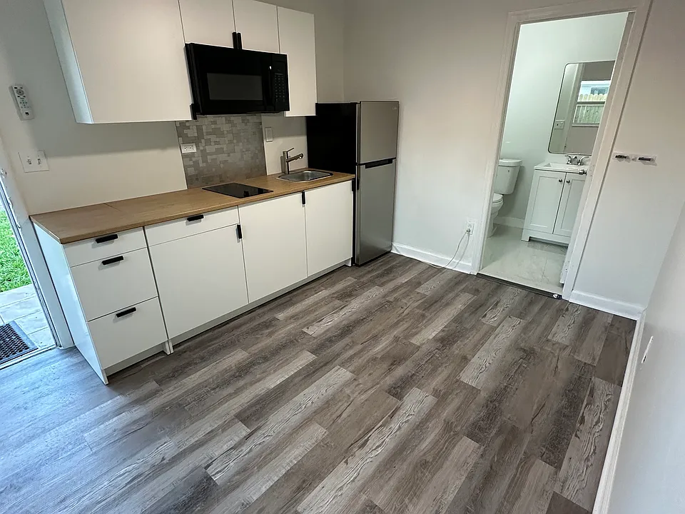 2028 SW 2nd St #3