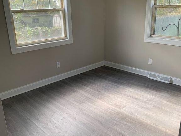 5th image of 1330 Cayuga Ave #1