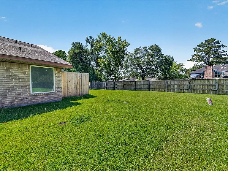 2223 Courtney Ct — Photo 29