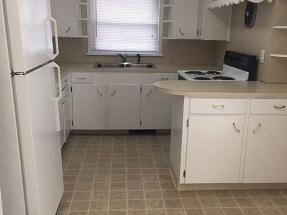 3rd image of 122 Race St