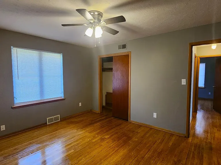 209 W Coe Dr — Photo 17