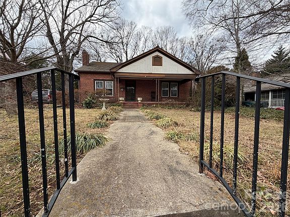 4th image of 132 W Stewart Ave