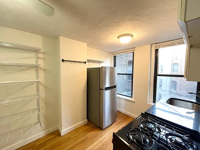 Building Photo - 11 Charter St #A
