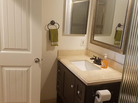 5th image of 611 E Glendora Ave