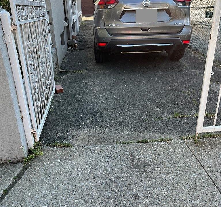 2nd image of 219-16 143rd Road