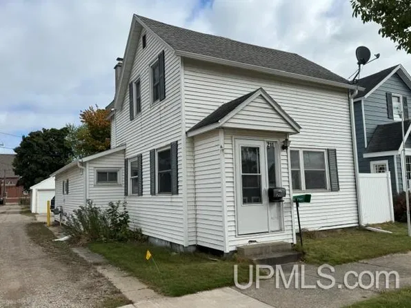 211 S 9th St, Gladstone, MI 49837