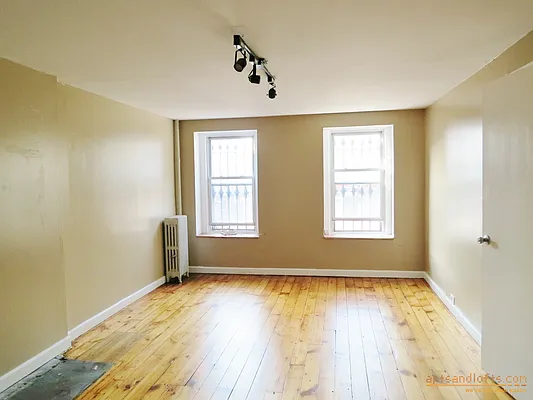 Rented by aptsandlofts.com | media 8