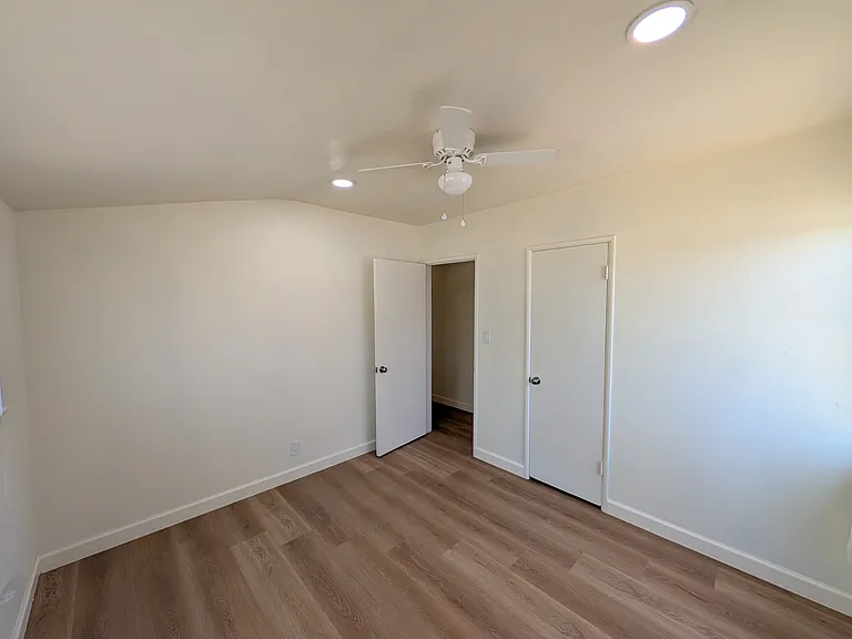 469 E Bonita Ave — Photo 10