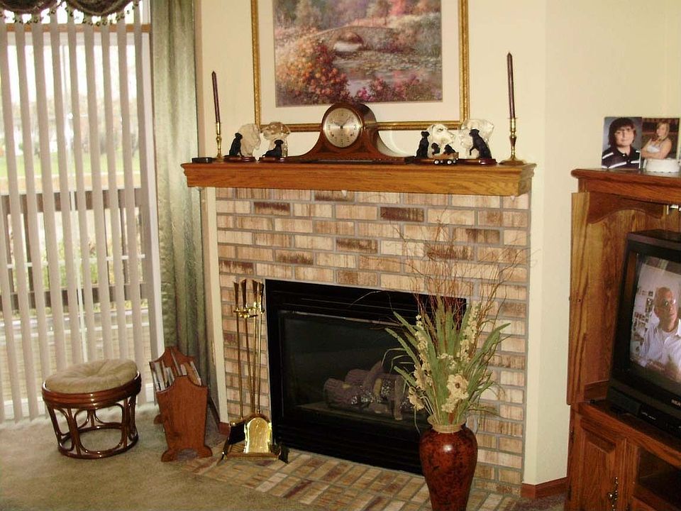 Living Room/Fireplace