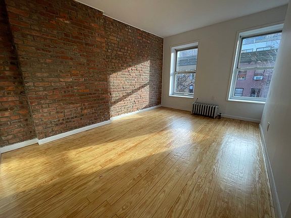 3rd image of 453 W 47th St Fl 5