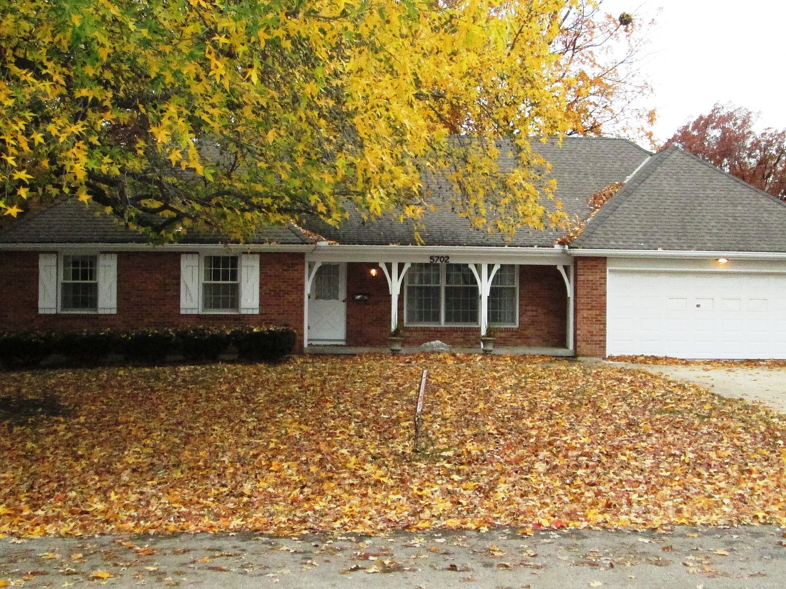 house リスト ② 5702 Halsey St, Shawnee, KS 66216 | Zillow