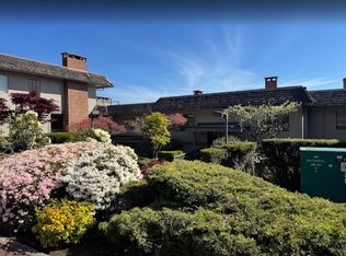 2216 Folkestone Way #2, West Vancouver, BC V7S2X7