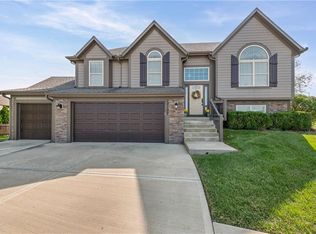 10107 N Cedar Ave, Kansas City, MO 64157